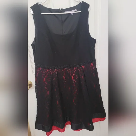 Carmen Marc Valvo | Dresses | Luxe By Carmen Marc Valvo Beaded Red And Black  Lace Dress | Poshmark